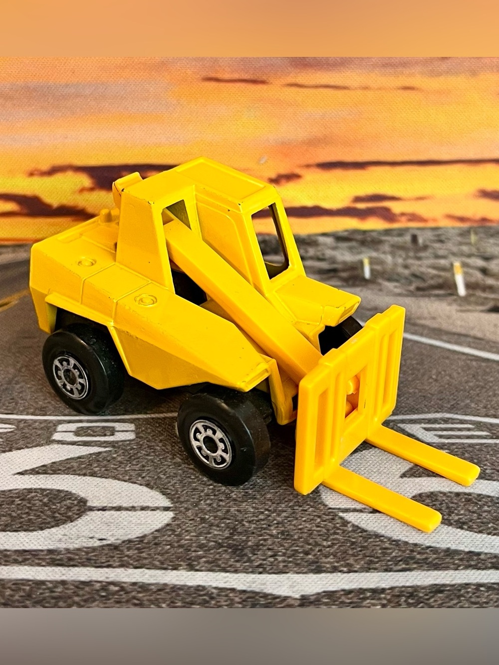 Matchbox Lesney #48 Sambron Jacklift Yellow England Base 1977